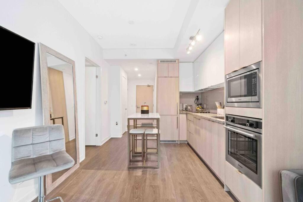 Condo In The City Toronto Exterior photo