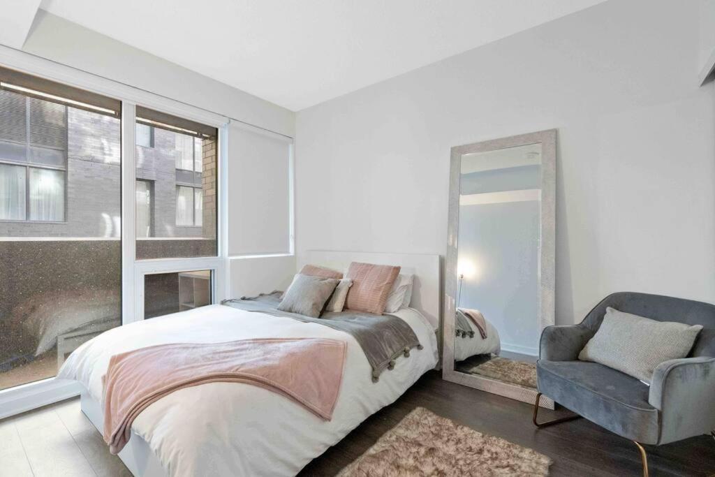 Condo In The City Toronto Exterior photo