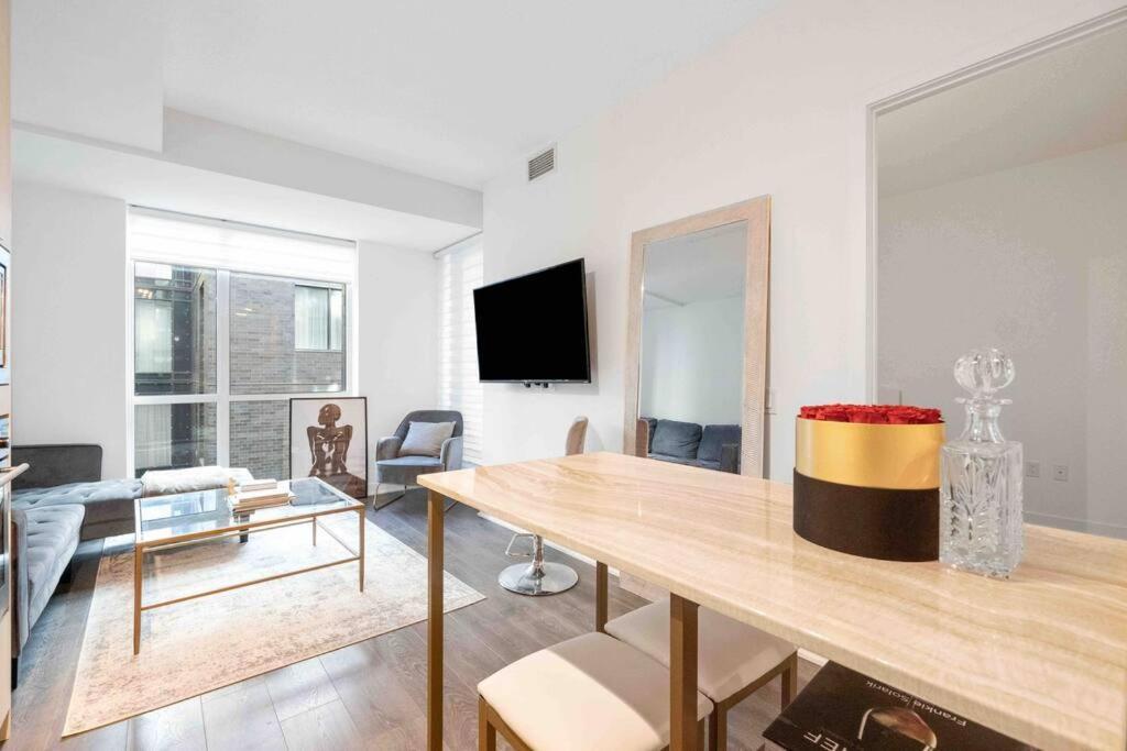 Condo In The City Toronto Exterior photo