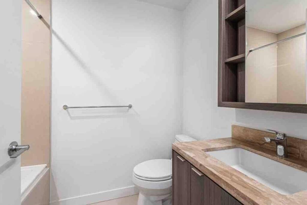 Condo In The City Toronto Exterior photo